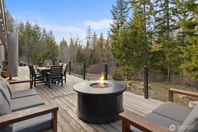 Expansive outdoor deck!