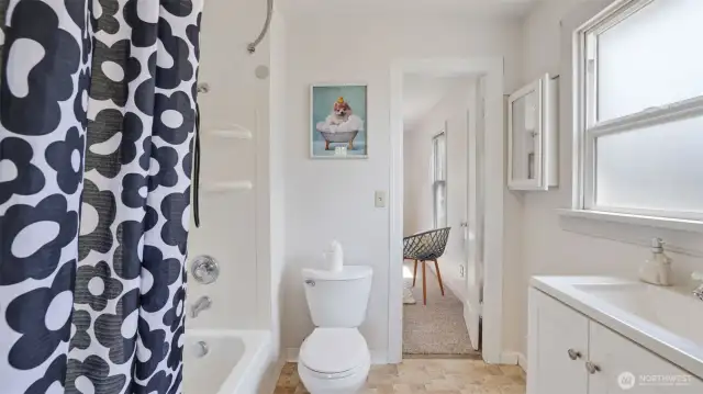 Enjoy the comfort of this full bathroom!