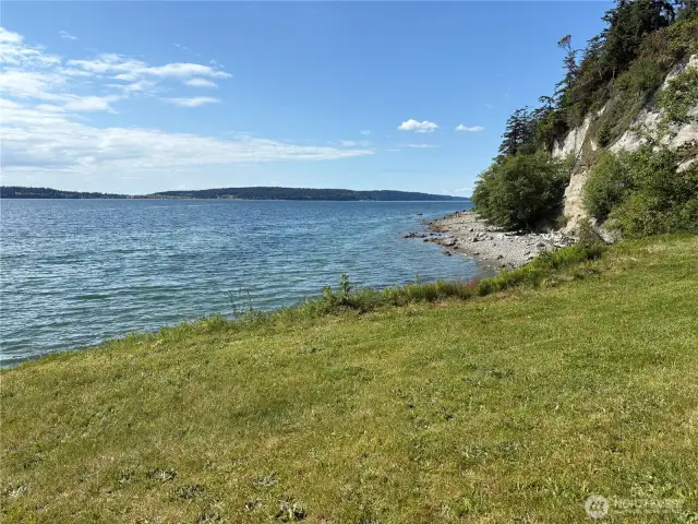 This is the bluff to the north of the Community beach, and a nice spot for a picnic too.