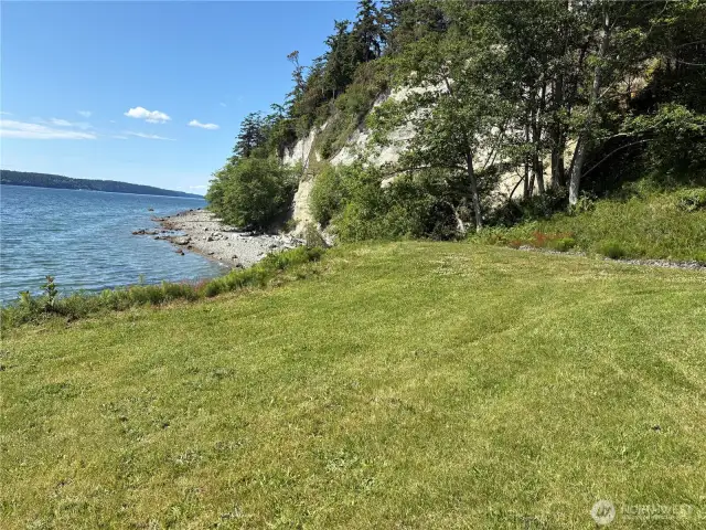 Just around this corner is a clear view of Baby Island - where the sea lions and seals like to hang out.