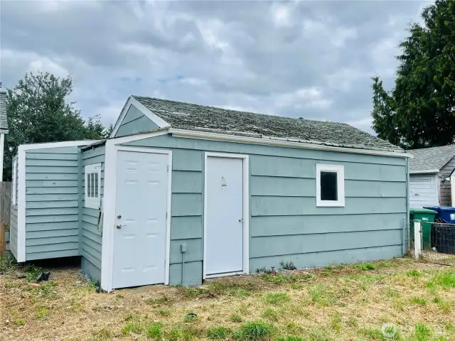 Detached garage