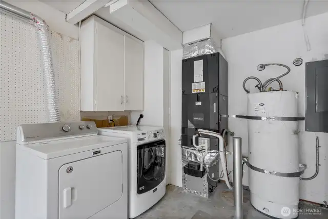 Garage with Washer/Dryer