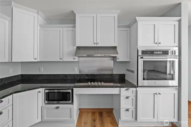 Well designed kitchen, with plenty of counterspace and cabinets. SS appliances