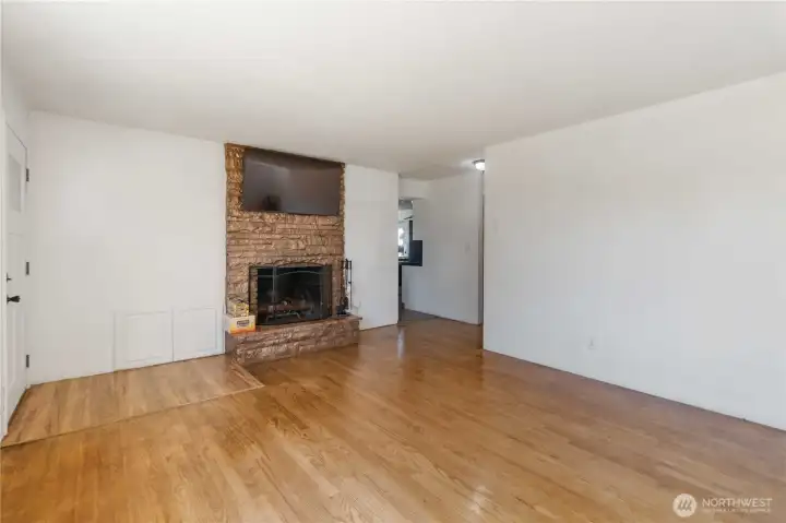 Living room to hallway