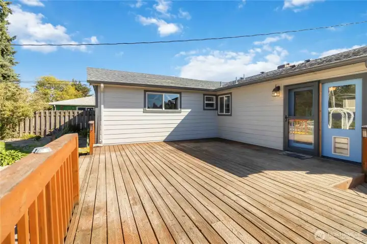 Back deck perfect for entertaining