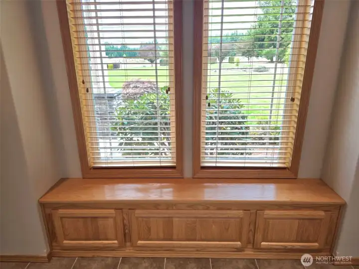 Pretty front window with window seat!