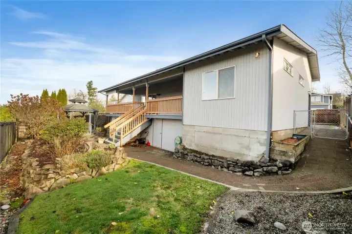 Sidewalk adorns back yard to shop