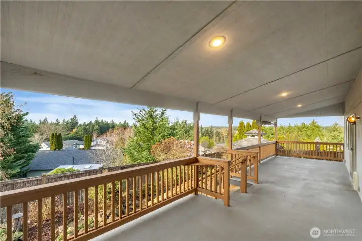 Spacious deck over looking the valley