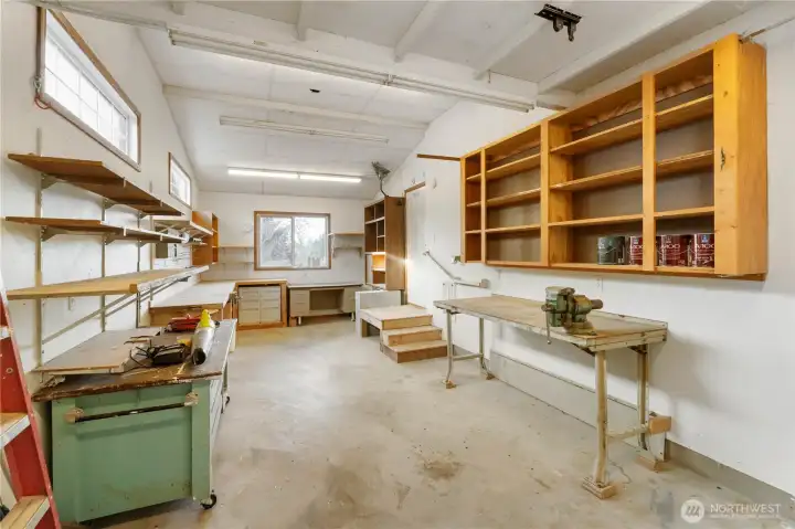 Large shop with storage for all your tools