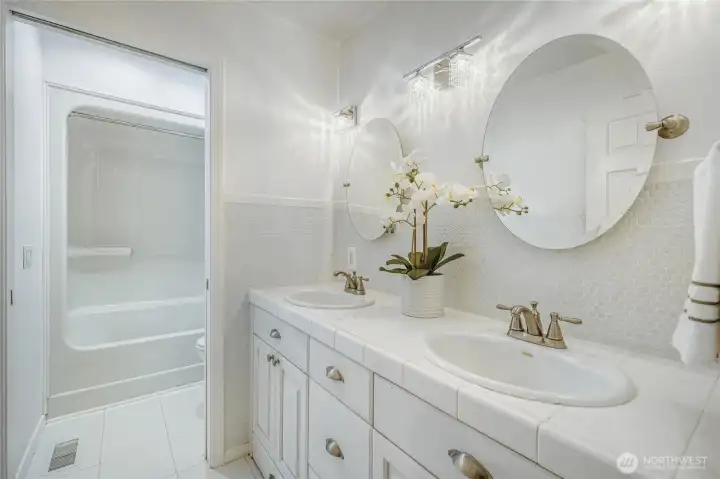 Common Upstairs Bath