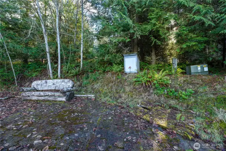 Well Head behind Bench