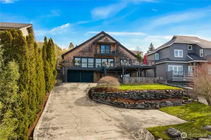 The large view deck is the ideal place for summer entertaining.