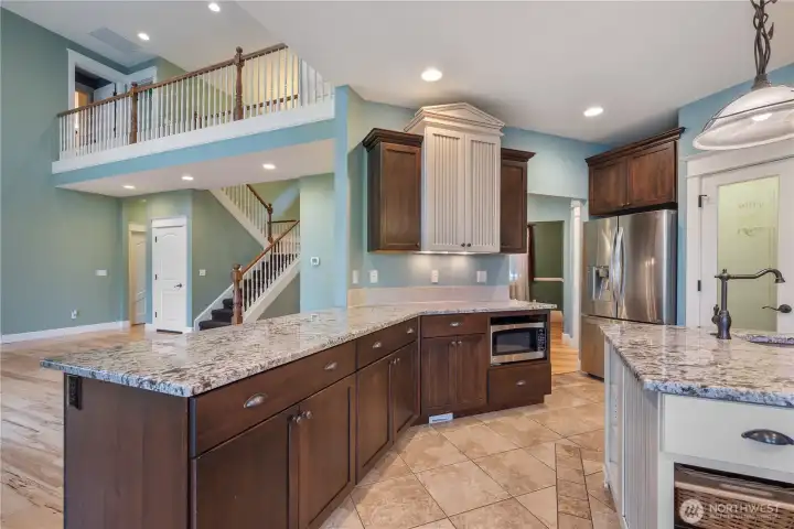 Gourmet Kitchen W/Granite Countertops
