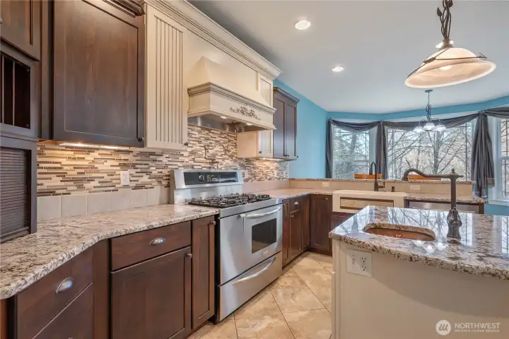 Gourmet Kitchen w/SS Appliances