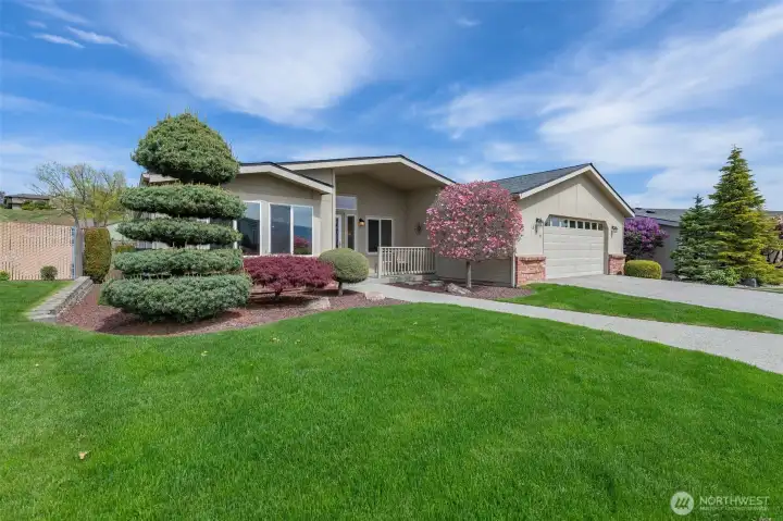 586 Canyon Dr is a beauty!