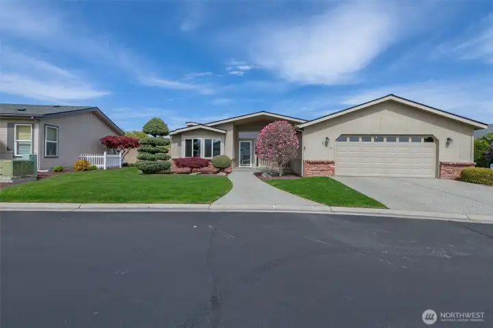 Easy living never looked so good! No-steps found anywhere.