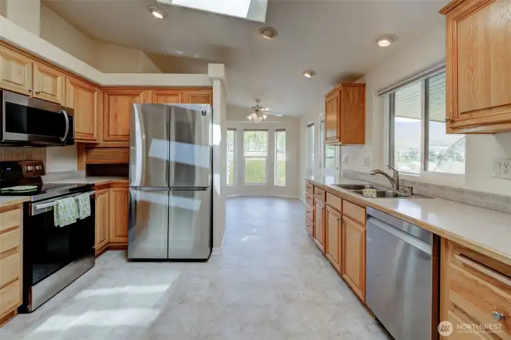 This kitchen has everything to satisfy the chef!