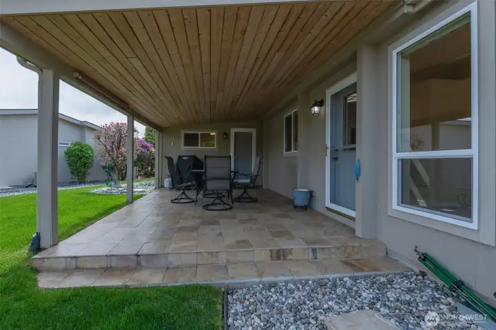 This is a place you will want to spend much of your time! Door at right leads to kitchen, door straight ahead leads to hobby room.