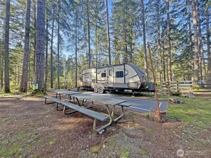 Group dining isn't a problem on these lots. Plenty of room to gather.