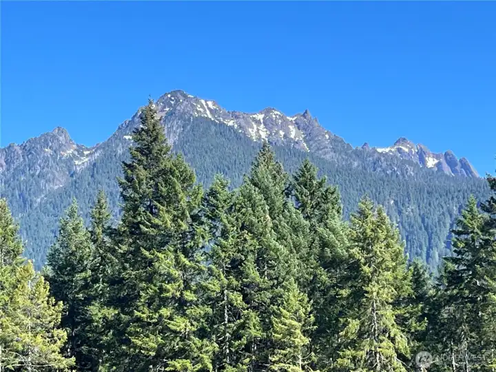 Catch a glimpse of ‘George Washington’s nose’ at Mount Washington in the Olympic Mountains, with hiking, mountaineering, and backpacking just a short distance away.