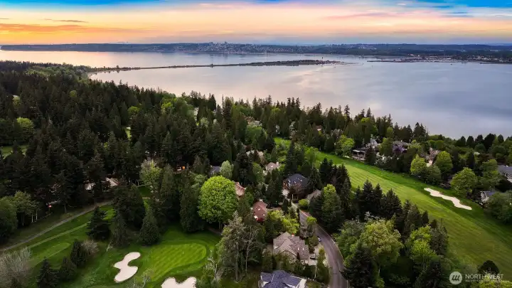 Positioned to showcase stunning south-facing views of Semiahmoo’s 8th and 9th fairways.
