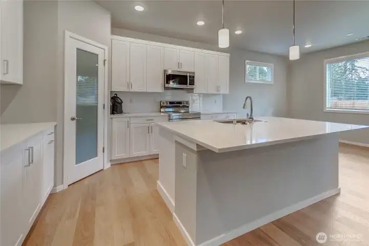Photos are of a previously built Summit floor and may show an upgrade or a product no longer available.