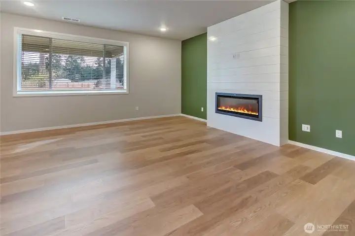 Photos are of a previously built Summit floor and may show an upgrade or a product no longer available.
