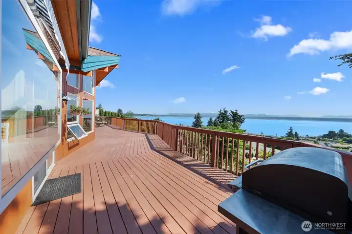 The oversized view deck provides front-row seats to spectacular sunrises and breathtaking views of Port Susan, Mt. Baker, and the Cascade Mountains.