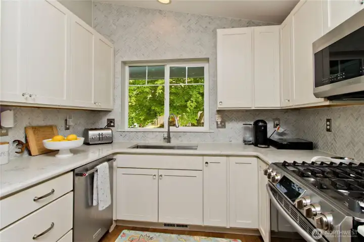 Chefs Kitchen with upgraded appliances!