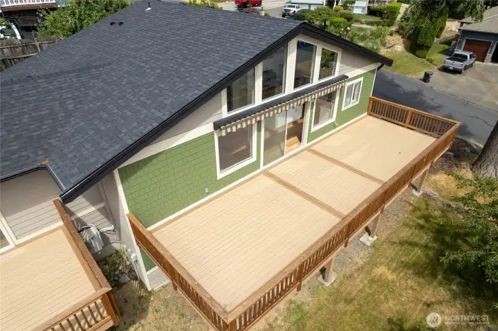Such a high quality and beautiful deck.