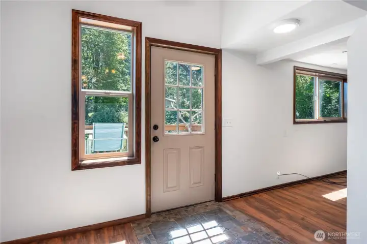 Main doorway coming into living area. Main doorway coming into living area.