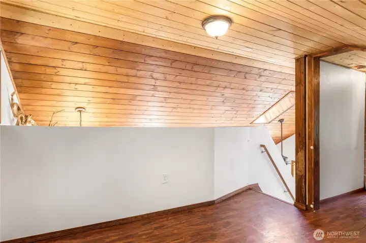 Open loft perfect for a home office. Open loft perfect for a home office.