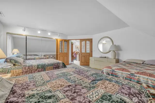 Top Fl Bedroom sleeps 6
