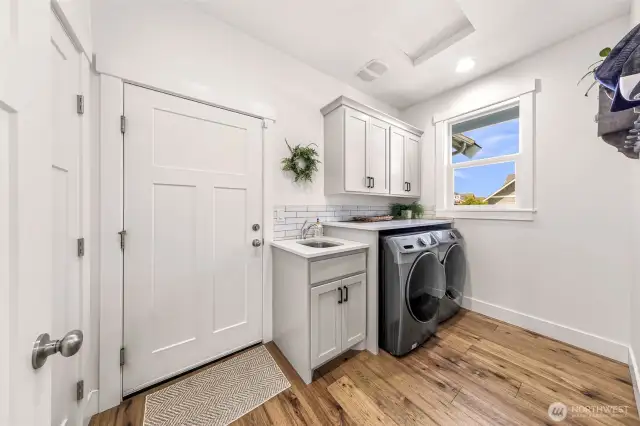 Utility room - all appliances stay