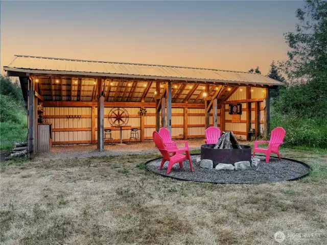 Party barn with bar, darts, firepit and power!