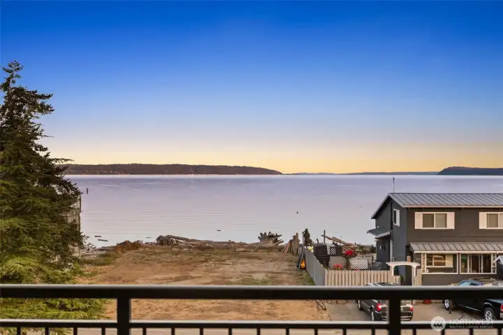 Wake up & look out to Port Susan Bay & Mt. Rainier.