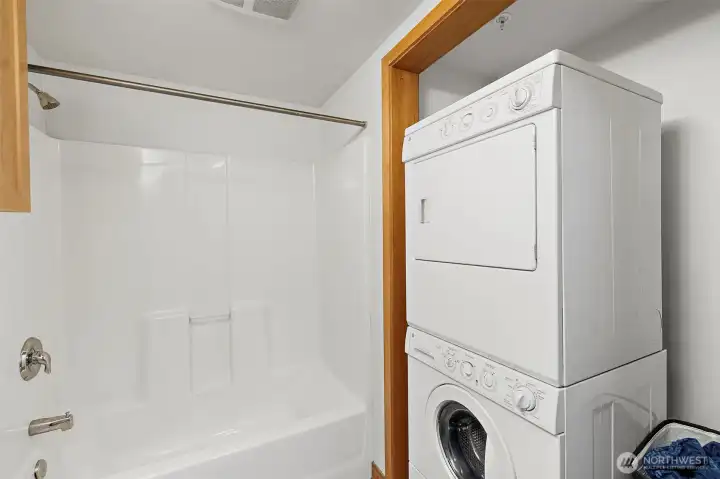 Full bath & In unit laundry