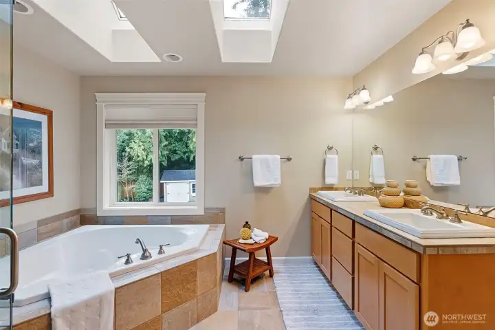 Primary 5-piece bathroom