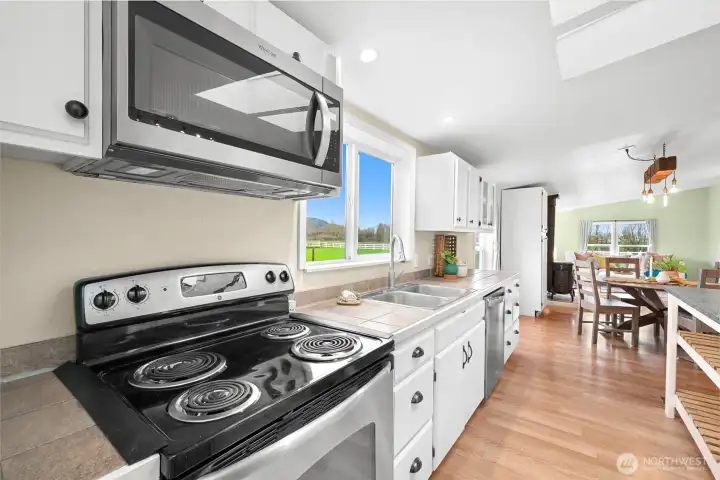 Stainless appliances.