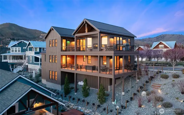 3,625 sf - Reverse Living