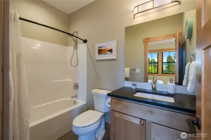 Secondary suite bath