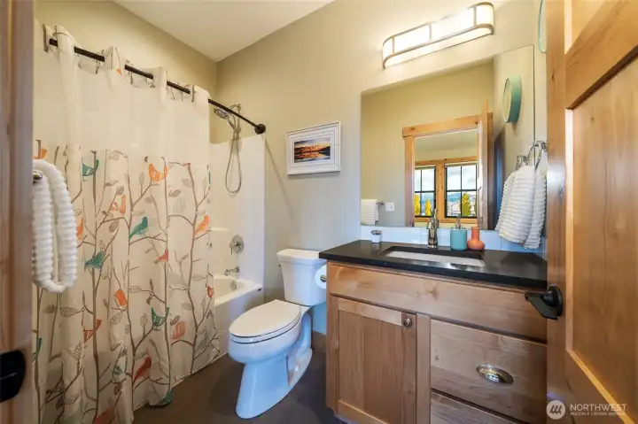 Secondary suite bath