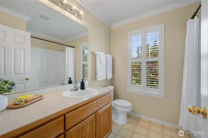 upstairs shared bathroom