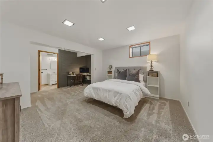 Basement bedroom en suite