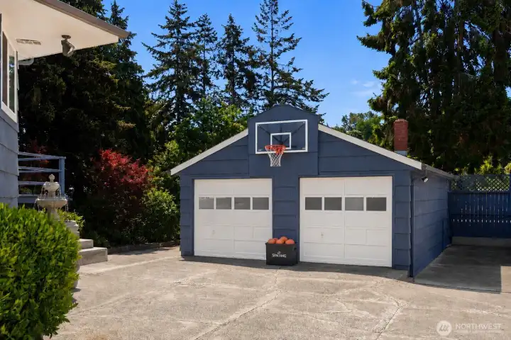 Virtually staged with Basketball hoop. Was one for years.