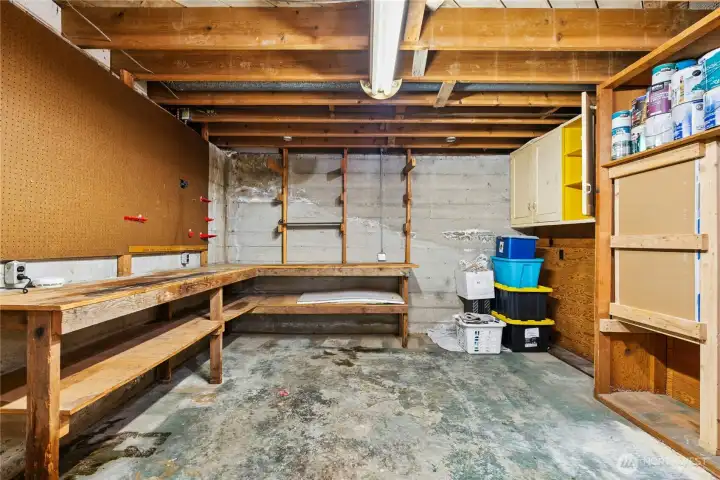 Expansive workshop perfect for projects, storage, or creative pursuits. Expansive workshop perfect for projects, storage, or creative pursuits.