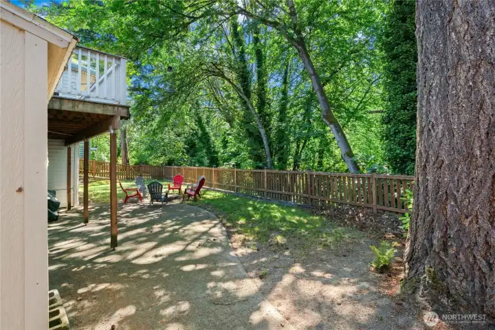 Peaceful yard offering a secluded setting and natural beauty. Peaceful yard offering a secluded setting and natural beauty.