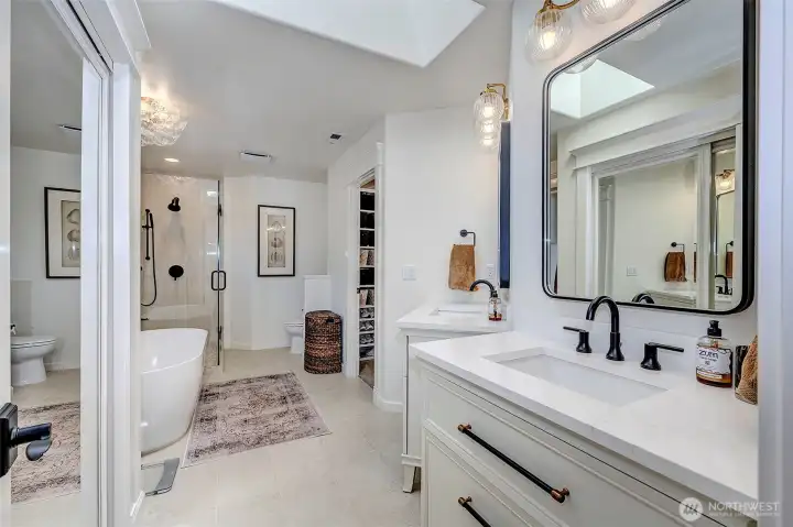 Elegant spa inspired bath, double vanity, skylight and walk-in closet. Elegant spa inspired bath, double vanity, skylight and walk-in closet.