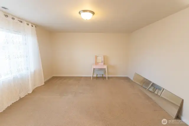 Huge Bonus Room!