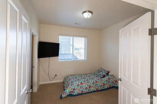 Main Floor Bedroom w/walk-in closet